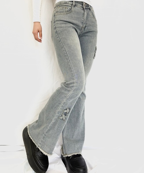 Alite cloth(アリーテクロス)の「フレアデニムパンツ(デニムパンツ・レディース・ブルー・L/M/S)」の3枚目の写真