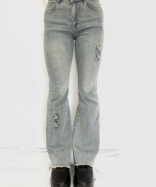 Alite cloth(アリーテクロス)の「フレアデニムパンツ(デニムパンツ・レディース・ブルー・L/M/S)」の4枚目の写真