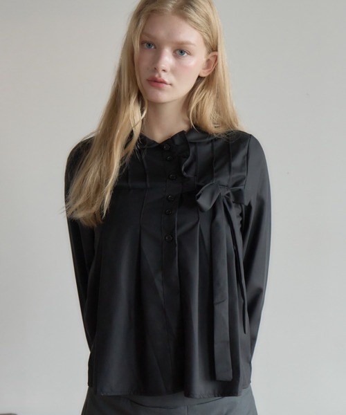 Birthday room(バースデイルーム)の「リボン付き丸襟BL/Round-collar blouse with a ribbon(シャツ/ブラウス・レディース・ホワイト/ブラック・FREE)」の2枚目の写真