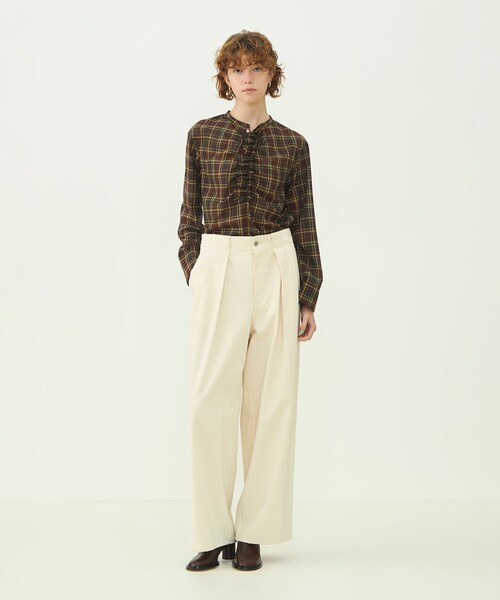 MACPHEE（マカフィー）の「リングデニム タックテーパードパンツ（デニムパンツ・レディース・ネイビー/ライトベージュ・34/36）」の3枚目の写真
