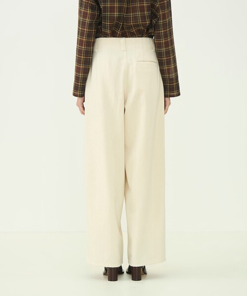 MACPHEE（マカフィー）の「リングデニム タックテーパードパンツ（デニムパンツ・レディース・ネイビー/ライトベージュ・34/36）」の6枚目の写真