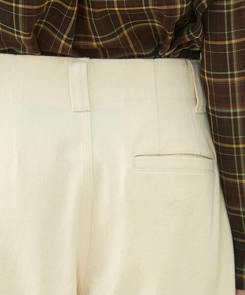 MACPHEE（マカフィー）の「リングデニム タックテーパードパンツ（デニムパンツ・レディース・ネイビー/ライトベージュ・34/36）」の8枚目の写真