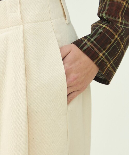 MACPHEE（マカフィー）の「リングデニム タックテーパードパンツ（デニムパンツ・レディース・ネイビー/ライトベージュ・34/36）」の9枚目の写真