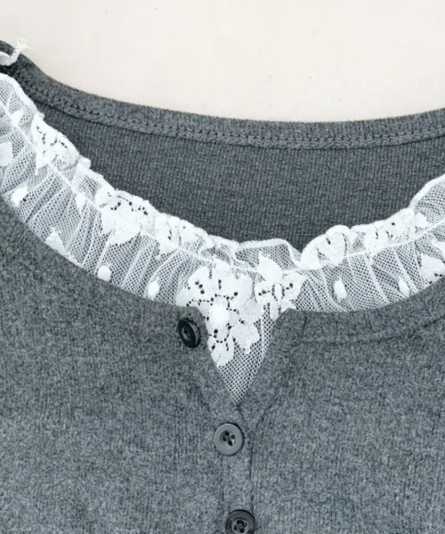 VIVID LADY（ビビッドレディー）の「レースドッキング シャーリング長袖トップス（Tシャツ/カットソー・レディース・チャコールグレー/ブラック・FREE）」の11枚目の写真