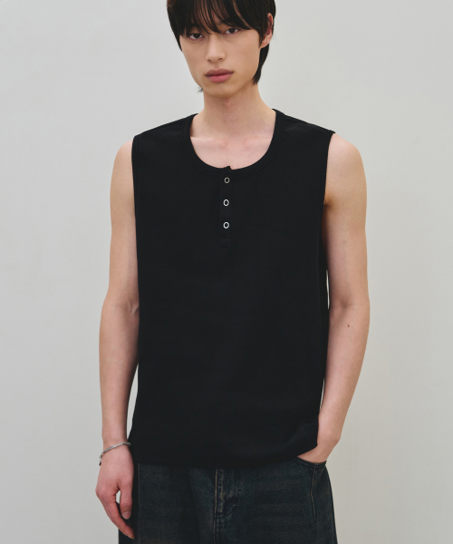 ROTEMBER（ローテンバー）の「リブドスナップヘンリーネックスリーブレス [3 COLOR]（Tシャツ/カットソー・メンズ・ホワイト/ライトグレー/ブラック・MEDIUM/LARGE/X-LARGE）」の4枚目の写真