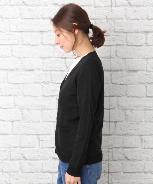 LEPSIM（レプシィム）の「【UV加工＆自宅で洗濯可能！】12GコットンポリキノウVネックカーディガン　708972（カーディガン/ボレロ・レディース・ブラック/トップグレー/レッド/モカ/マスタード・MEDIUM/LARGE）」の11枚目の写真