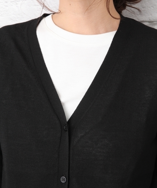 LEPSIM（レプシィム）の「【UV加工＆自宅で洗濯可能！】12GコットンポリキノウVネックカーディガン　708972（カーディガン/ボレロ・レディース・ブラック/トップグレー/レッド/モカ/マスタード・MEDIUM/LARGE）」の13枚目の写真