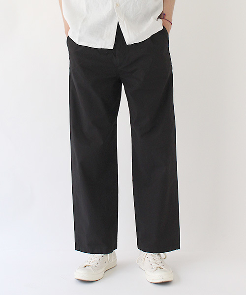 SPELLBOUND（スペルバウンド）の「[SPELLBOUND / スペルバウンド]　ストレッチタックワイドパンツ（チノパンツ・メンズ・ネイビー/ブラック/オリーブ/ベージュ・32inch/30inch/34inch）」の2枚目の写真