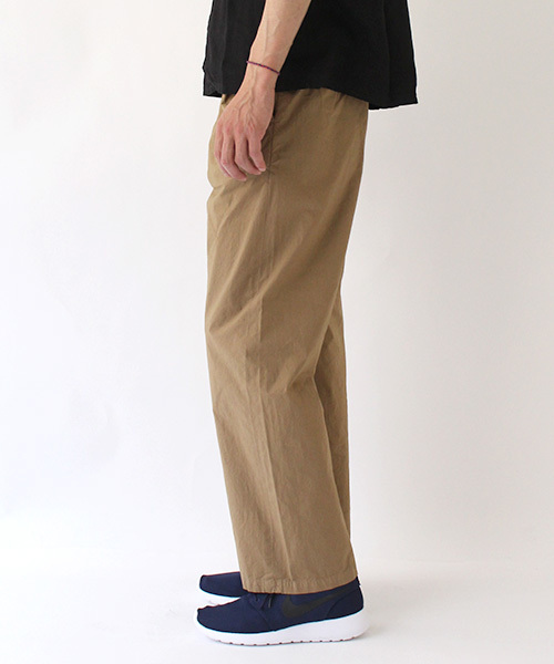 SPELLBOUND（スペルバウンド）の「[SPELLBOUND / スペルバウンド]　ストレッチタックワイドパンツ（チノパンツ・メンズ・ネイビー/ブラック/オリーブ/ベージュ・32inch/30inch/34inch）」の22枚目の写真