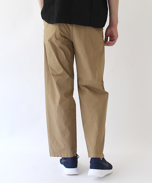 SPELLBOUND（スペルバウンド）の「[SPELLBOUND / スペルバウンド]　ストレッチタックワイドパンツ（チノパンツ・メンズ・ネイビー/ブラック/オリーブ/ベージュ・32inch/30inch/34inch）」の11枚目の写真