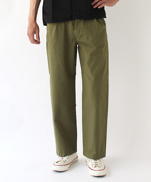 SPELLBOUND（スペルバウンド）の「[SPELLBOUND / スペルバウンド]　ストレッチタックワイドパンツ（チノパンツ・メンズ・ネイビー/ブラック/オリーブ/ベージュ・32inch/30inch/34inch）」の16枚目の写真