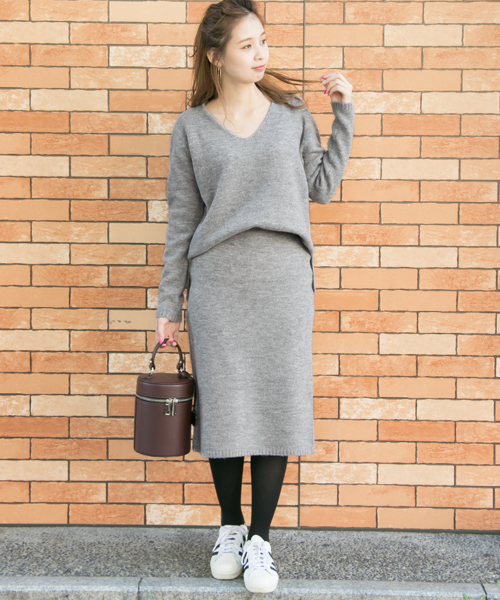 URBAN RESEARCH（アーバンリサーチ）の「【WEB限定】ニュアンスカラーオーバーニット（ニット/セーター・レディース・グレー/オフホワイト/ピンク系その他・FREE）」の6枚目の写真