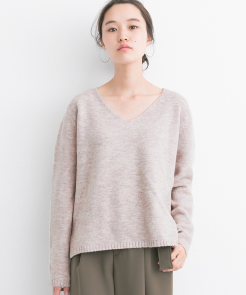 URBAN RESEARCH（アーバンリサーチ）の「【WEB限定】ニュアンスカラーオーバーニット（ニット/セーター・レディース・グレー/オフホワイト/ピンク系その他・FREE）」の17枚目の写真