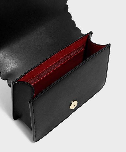 CHARLES & KEITH(チャールズ & キース)の「スカラップトリムクロスボディバッグ / SCALLOP TRIM CROSSBODY BAG(ショルダーバッグ・レディース・ブラック/レッド/ブラック系その他2・S)」の7枚目の写真