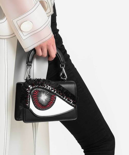 CHARLES & KEITH(チャールズ & キース)の「スカラップトリムクロスボディバッグ / SCALLOP TRIM CROSSBODY BAG(ショルダーバッグ・レディース・ブラック/レッド/ブラック系その他2・S)」の14枚目の写真