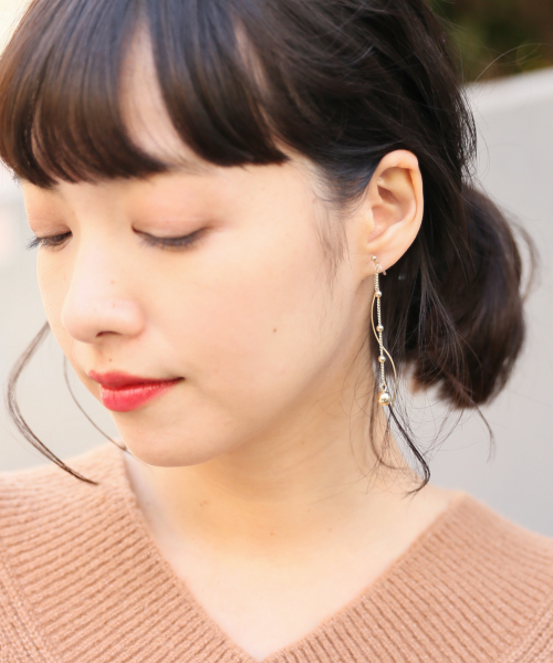 LOWRYS FARM(ローリーズファーム)の「ノンホールサガリイヤリング 822391(イヤリング・レディース・ベージュ/ブラウン/オフホワイト/アイボリー/ホワイト/その他/ブラック系その他/その他1/その他5・FREE)」の6枚目の写真
