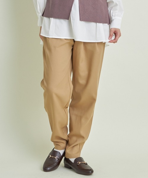 and R（アンドアール）の「ウエストタックテーパードパンツ（その他パンツ・レディース・ブラック/ベージュ/ブルーグレー・FREE）」の2枚目の写真