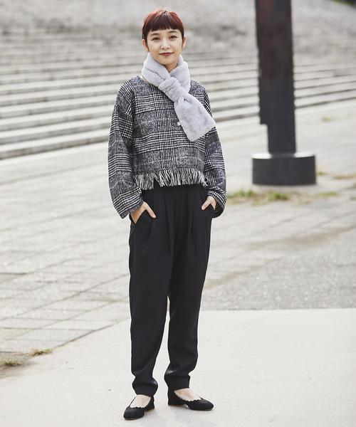 and R（アンドアール）の「ウエストタックテーパードパンツ（その他パンツ・レディース・ブラック/ベージュ/ブルーグレー・FREE）」の5枚目の写真