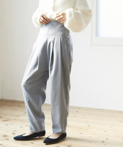 and R（アンドアール）の「ウエストタックテーパードパンツ（その他パンツ・レディース・ブラック/ベージュ/ブルーグレー・FREE）」の14枚目の写真