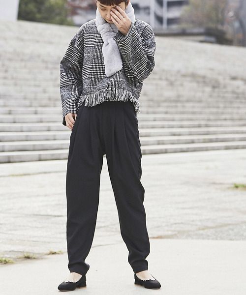 and R（アンドアール）の「ウエストタックテーパードパンツ（その他パンツ・レディース・ブラック/ベージュ/ブルーグレー・FREE）」の16枚目の写真