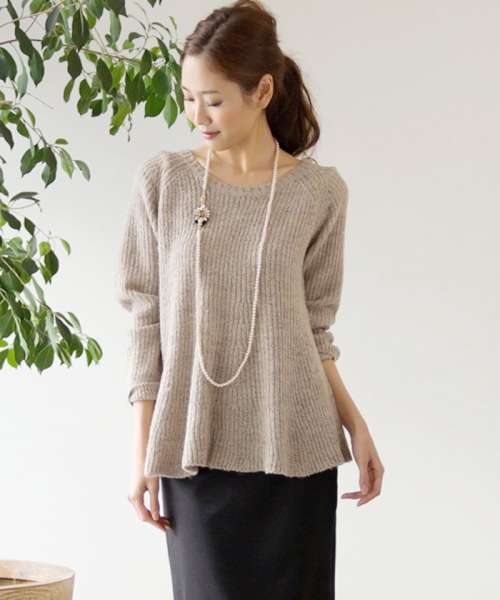 VIS（ビス）の「クルーネックフレアープルオーバー（ニット/セーター・レディース・オフホワイト/ベージュ/ネイビー/オレンジ・MEDIUM）」の3枚目の写真