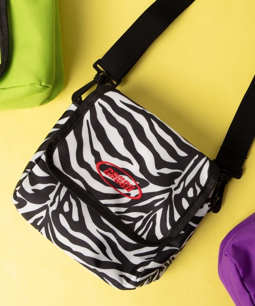 WEGO（ウィゴー）の「WEGO/刺繍フラップミニショルダーバッグ（ショルダーバッグ・レディース・ブラック/パープル/ライム/その他1・FREE）」の4枚目の写真