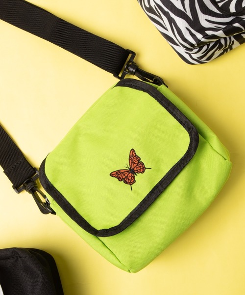 WEGO（ウィゴー）の「WEGO/刺繍フラップミニショルダーバッグ（ショルダーバッグ・レディース・ブラック/パープル/ライム/その他1・FREE）」の2枚目の写真