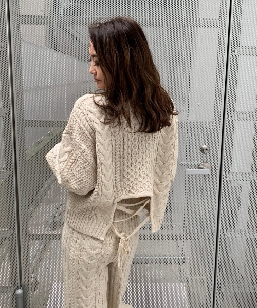 ENVYM（アンビー）の「バルキーケーブルバックレースＵＰＰＯ（ニット/セーター・レディース・ホワイト/ブラック/ベージュ・FREE）」の2枚目の写真