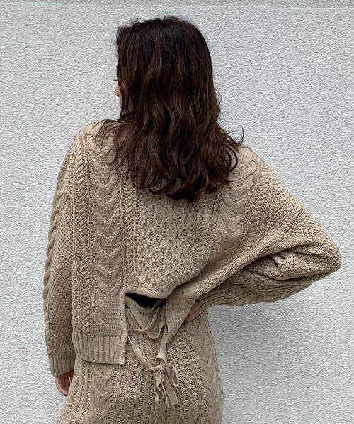 ENVYM（アンビー）の「バルキーケーブルバックレースＵＰＰＯ（ニット/セーター・レディース・ホワイト/ブラック/ベージュ・FREE）」の10枚目の写真