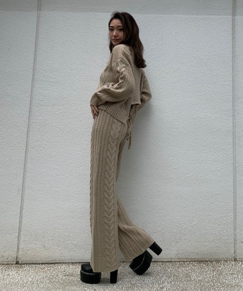 ENVYM（アンビー）の「バルキーケーブルバックレースＵＰＰＯ（ニット/セーター・レディース・ホワイト/ブラック/ベージュ・FREE）」の6枚目の写真