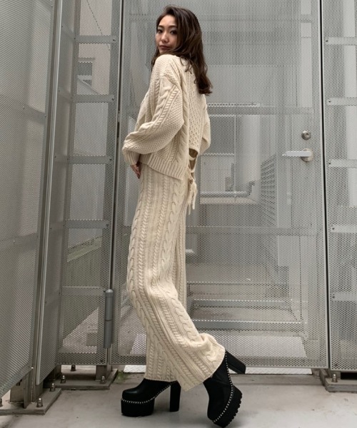 ENVYM（アンビー）の「バルキーケーブルバックレースＵＰＰＯ（ニット/セーター・レディース・ホワイト/ブラック/ベージュ・FREE）」の8枚目の写真