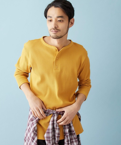 MONO-MART(モノマート)の「サーマル7分袖ワッフル編みヘンリーネックサイドスリットカットソー(Tシャツ/カットソー・メンズ・スモークピンク/チャコールグレー/ネイビー/ベージュ/ブラック/カーキ/ブラウン系その他/ブルーグリーン/アイボリー/ヘザーグレー/キャメル/パープル系その他/ブルー系その他・L/M/S/XL)」の12枚目の写真
