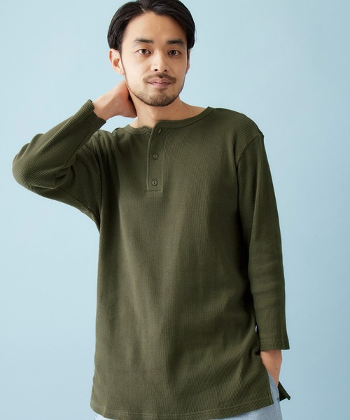 MONO-MART(モノマート)の「サーマル7分袖ワッフル編みヘンリーネックサイドスリットカットソー(Tシャツ/カットソー・メンズ・スモークピンク/チャコールグレー/ネイビー/ベージュ/ブラック/カーキ/ブラウン系その他/ブルーグリーン/アイボリー/ヘザーグレー/キャメル/パープル系その他/ブルー系その他・L/M/S/XL)」の7枚目の写真