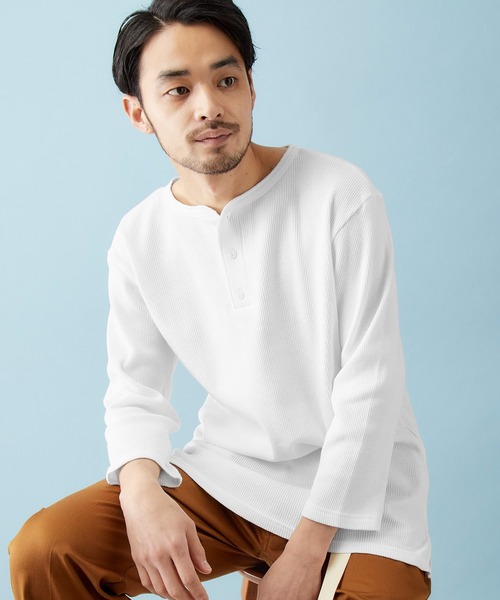 MONO-MART(モノマート)の「サーマル7分袖ワッフル編みヘンリーネックサイドスリットカットソー(Tシャツ/カットソー・メンズ・スモークピンク/チャコールグレー/ネイビー/ベージュ/ブラック/カーキ/ブラウン系その他/ブルーグリーン/アイボリー/ヘザーグレー/キャメル/パープル系その他/ブルー系その他・L/M/S/XL)」の2枚目の写真