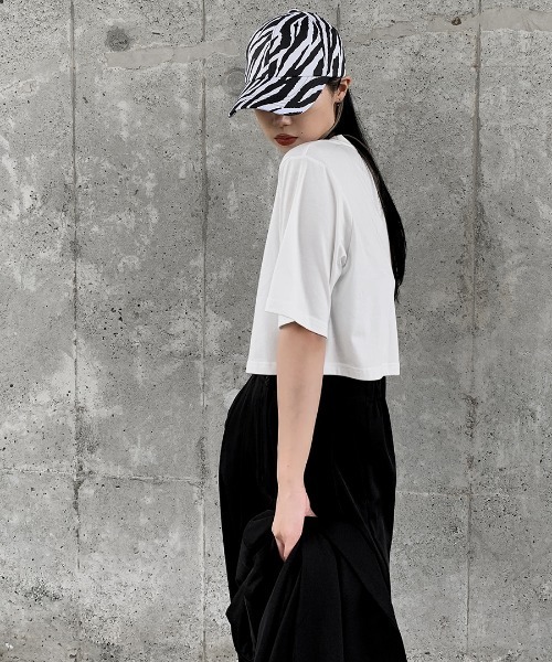 LVEU.（ラブユ.）の「Cropped T-shirt / クロップドTシャツ（Tシャツ/カットソー・レディース・ベージュ/ホワイト/ブラック/モカ/スミクロ・FREE）」の20枚目の写真