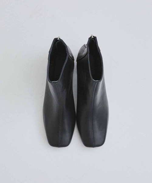 UNITED TOKYO（ユナイテッドトウキョウ）の「《WEB限定》レザーライクスクエアブーツ（ブーツ・レディース・ブラック/ベージュ/シルバー・1/2）」の11枚目の写真