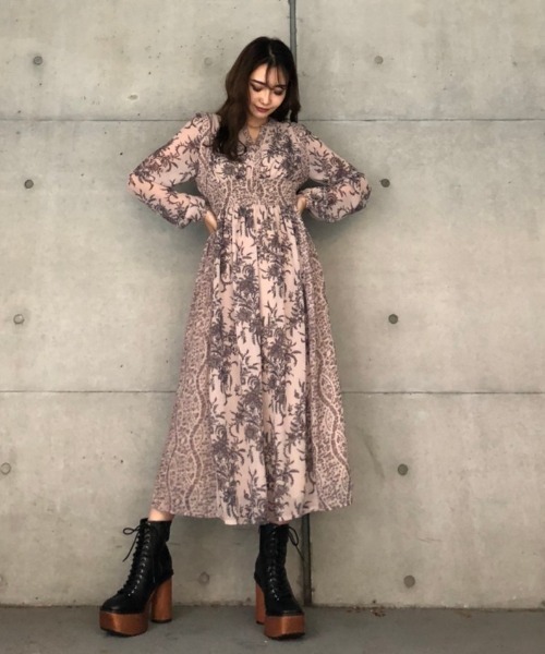 ENVYM（アンビー）の「ノーカラースウィッチングＯＰ（ワンピース・レディース・ベージュ/ブラック・FREE）」の2枚目の写真