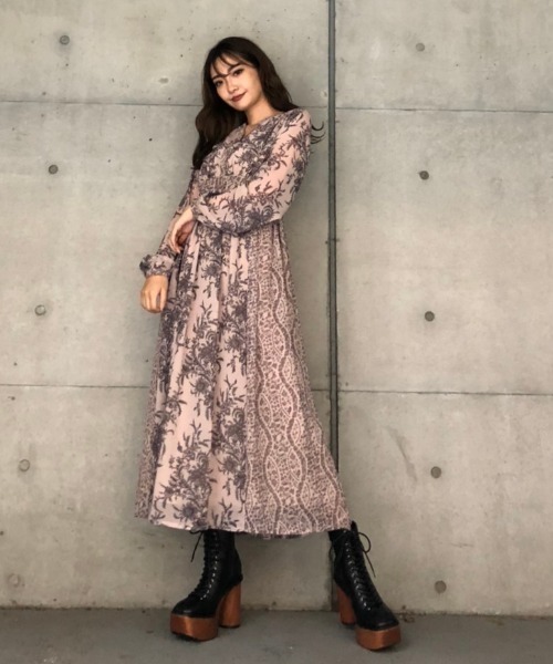 ENVYM（アンビー）の「ノーカラースウィッチングＯＰ（ワンピース・レディース・ベージュ/ブラック・FREE）」の14枚目の写真