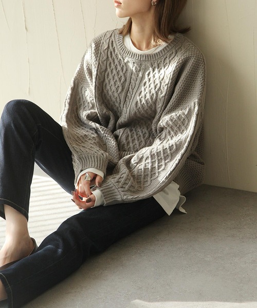 Chillfar（チルファー）の「ざっくり編みケーブルバックリボンセーター（ニット/セーター・レディース・ブラック/グレー/アイボリー/ベージュ/ブラウン/レンガ・LARGE/MEDIUM）」の4枚目の写真