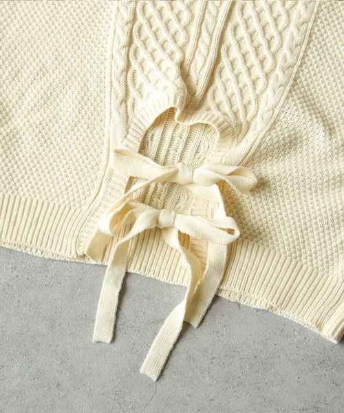 Chillfar（チルファー）の「ざっくり編みケーブルバックリボンセーター（ニット/セーター・レディース・ブラック/グレー/アイボリー/ベージュ/ブラウン/レンガ・LARGE/MEDIUM）」の7枚目の写真