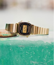CASIO A.P.C. ゴールドデジタル時計 A.P.C.と「カシオ クラシック」レトロウォッチ、マットな