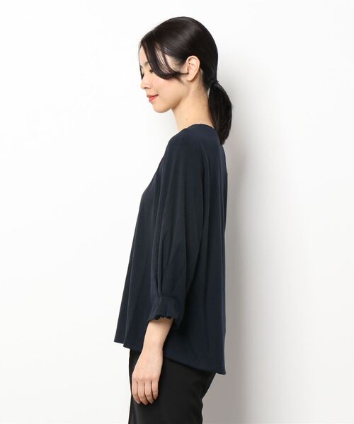 BELLUNA PLUS(ベルーナ)の「ポンチ素材袖タックプルオーバー(Tシャツ/カットソー・レディース・ネイビー/ホワイト×ブルー/ブラック系その他/ブルー系その他/ネイビー×ホワイト・MEDIUM/LARGE/X-LARGE)」の8枚目の写真