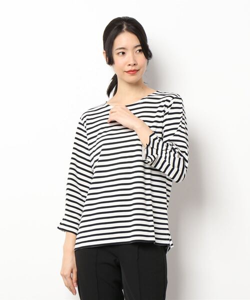 BELLUNA PLUS(ベルーナ)の「ポンチ素材袖タックプルオーバー(Tシャツ/カットソー・レディース・ネイビー/ホワイト×ブルー/ブラック系その他/ブルー系その他/ネイビー×ホワイト・MEDIUM/LARGE/X-LARGE)」の10枚目の写真