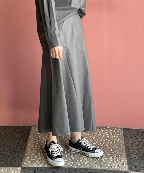 PICCIN（ピッチン）の「レザーライクアシメスカート（スカート・レディース・チャコールグレー/グレイッシュベージュ・M/L）」の9枚目の写真