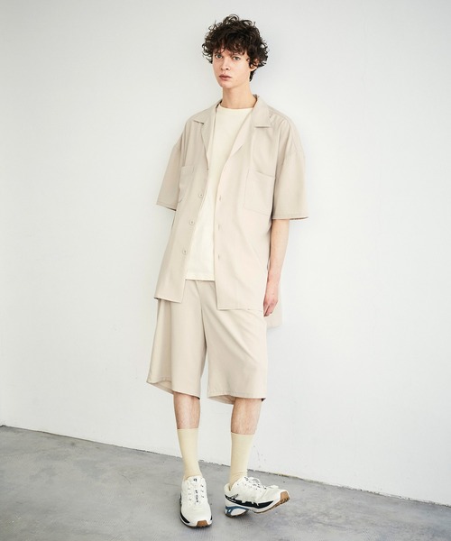 EMMA CLOTHES（エマクローズ）の「【セットアップ】ブライトポプリン ビッグシルエット ラペルCPOサイドスリットロング丈半袖シャツ＆1タックワイドショーツ（セットアップ・メンズ・ブラック/ベージュ/ライラック/グレイッシュベージュ/キナリ・FREE）」の6枚目の写真