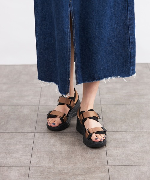 Fabby fabby（ファビィーファビィー）の「2ベルト厚底スポーツサンダル（サンダル・レディース・ブラック/ベージュ/オレンジ/ホワイト×ブラック・MEDIUM/SMALL/LARGE/SS）」の16枚目の写真