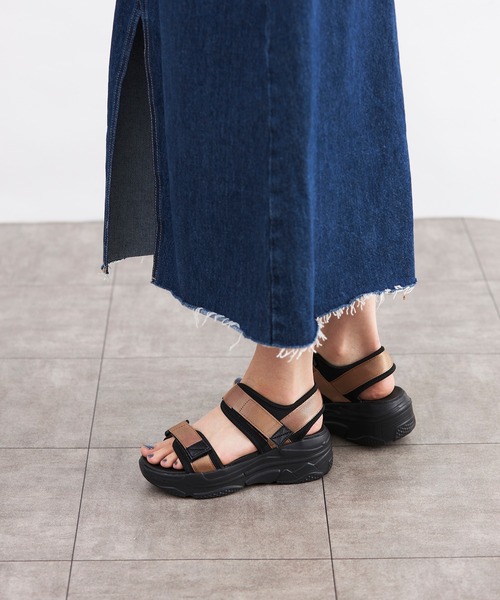 Fabby fabby（ファビィーファビィー）の「2ベルト厚底スポーツサンダル（サンダル・レディース・ブラック/ベージュ/オレンジ/ホワイト×ブラック・MEDIUM/SMALL/LARGE/SS）」の14枚目の写真