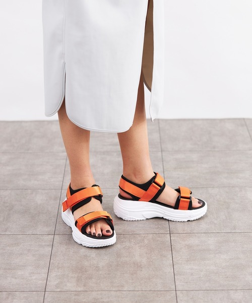 Fabby fabby（ファビィーファビィー）の「2ベルト厚底スポーツサンダル（サンダル・レディース・ブラック/ベージュ/オレンジ/ホワイト×ブラック・MEDIUM/SMALL/LARGE/SS）」の7枚目の写真