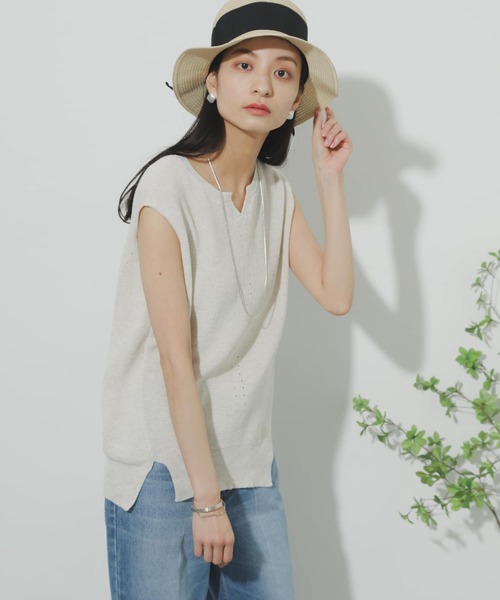 SENSE OF PLACE by URBAN RESEARCH（センスオブプレイスバイアーバンリサーチ）の「キーネックノースリーブトップ（ニット/セーター・レディース・ブラック/ベージュ/グリーン/ライトベージュ・ONE）」の3枚目の写真