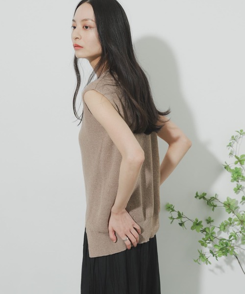SENSE OF PLACE by URBAN RESEARCH（センスオブプレイスバイアーバンリサーチ）の「キーネックノースリーブトップ（ニット/セーター・レディース・ブラック/ベージュ/グリーン/ライトベージュ・ONE）」の17枚目の写真